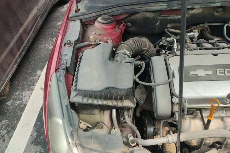 Used Chevrolet Cruze 2013 1.8L SE AT Engine Bay Right