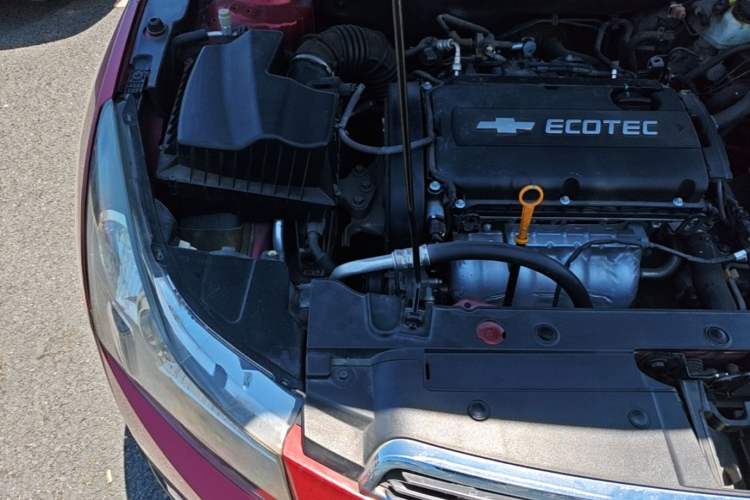 Used Chevrolet Cruze 2013 1.8L SE AT Engine Bay Right