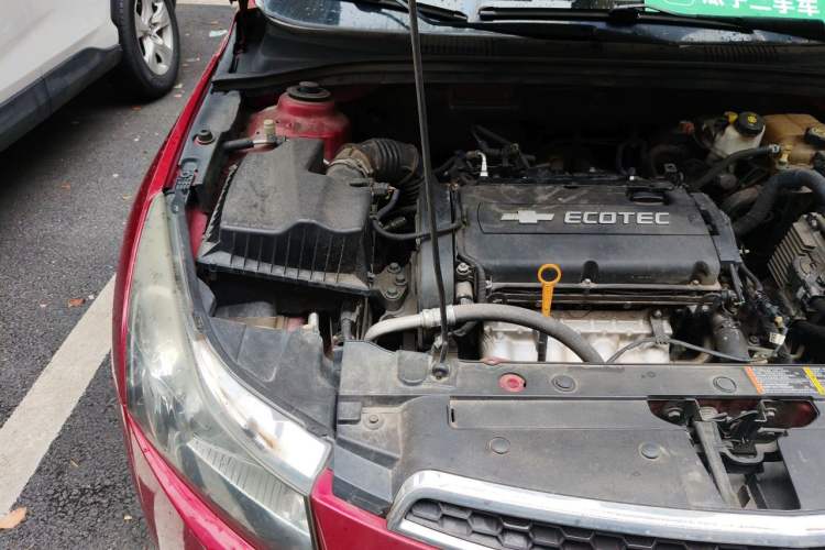 Used Chevrolet Cruze 2013 1.8L SE AT Engine Bay Right