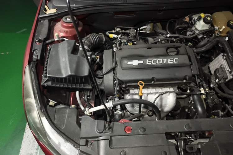 Used Chevrolet Cruze 2013 Hatchback 1.6L Automatic Luxury Model Engine Bay Right