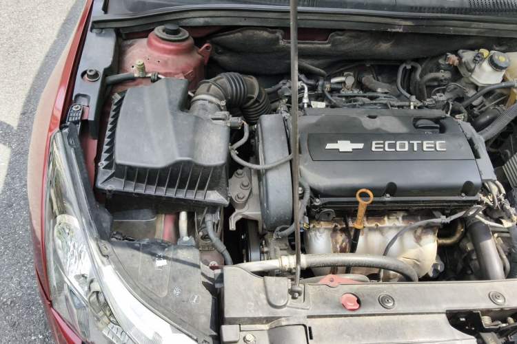 Used Chevrolet Cruze 2013 1.8L SE AT Engine Bay Right