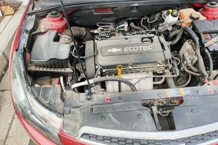 Used Chevrolet Cruze 2013 Hatchback 1.6L Manual Luxury Model Engine Bay Right
