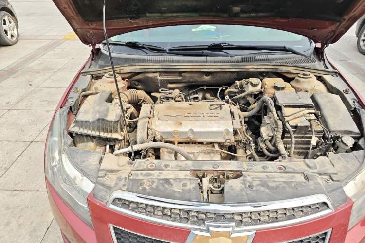 Used Chevrolet Cruze 2013 Hatchback 1.6L Automatic Luxury Model Engine Bay Right