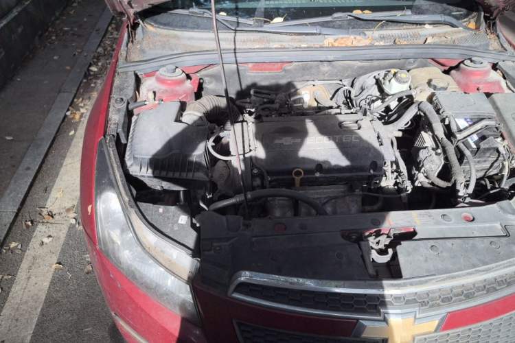 Used Chevrolet Cruze 2013 1.6L SL Sunroof Edition MT Engine Bay Right