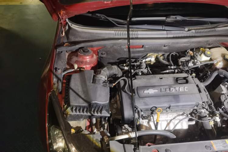 Used Chevrolet Cruze 2013 Hatchback 1.6L Automatic Luxury Model Engine Bay Right