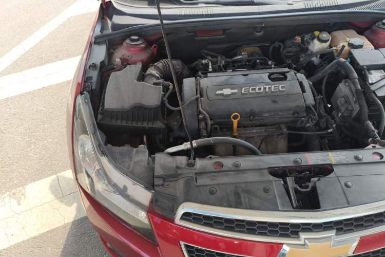 Used Chevrolet Cruze 2013 1.8L SE AT Engine Bay Right
