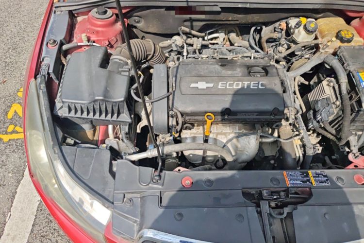 Used Chevrolet Cruze 2013 1.8L SE AT Engine Bay Right