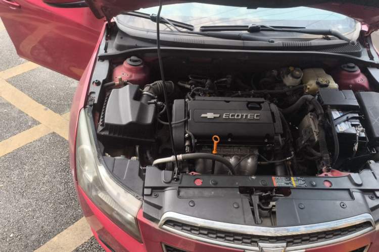 Used Chevrolet Cruze 2013 1.6L SE AT Engine Bay Right