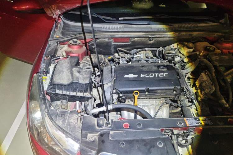 Used Chevrolet Cruze 2013 1.8L SE AT Engine Bay Right
