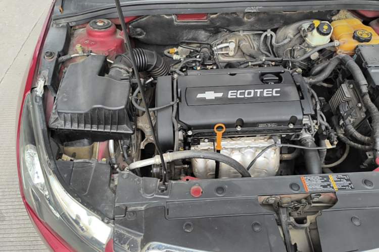 Used Chevrolet Cruze 2013 1.6L SL Sunroof Edition MT Engine Bay Right