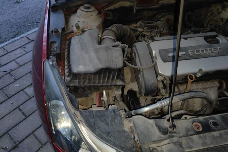 Used Chevrolet Cruze 2013 1.6L SL MT Engine Bay Right
