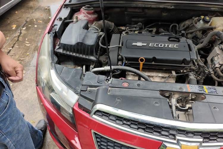 Used Chevrolet Cruze 2013 1.6L SL MT Engine Bay Right