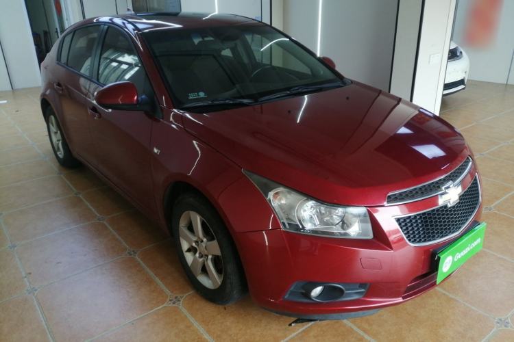 Used Chevrolet Cruze 2013 Hatchback 1.6L Manual Luxury Model Exterior 2