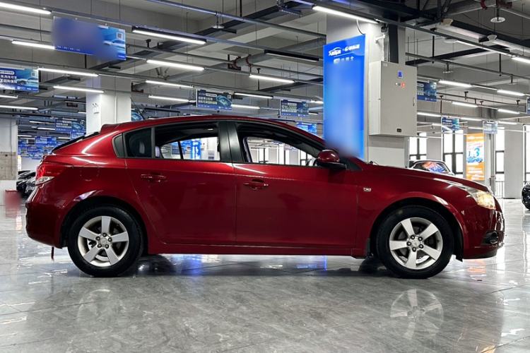 Used Chevrolet Cruze 2013 Hatchback 1.6L Automatic Luxury Model Exterior 3