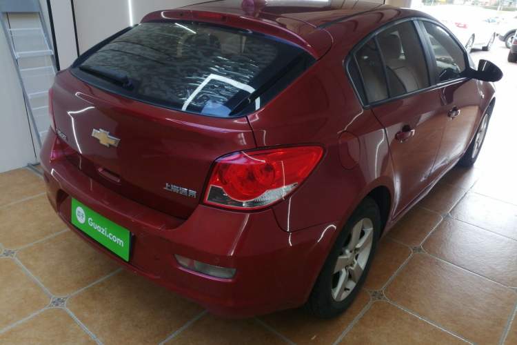 Used Chevrolet Cruze 2013 Hatchback 1.6L Manual Luxury Model Exterior 5