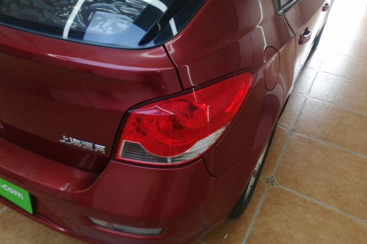 Used Chevrolet Cruze 2013 Hatchback 1.6L Manual Luxury Model Exterior 6