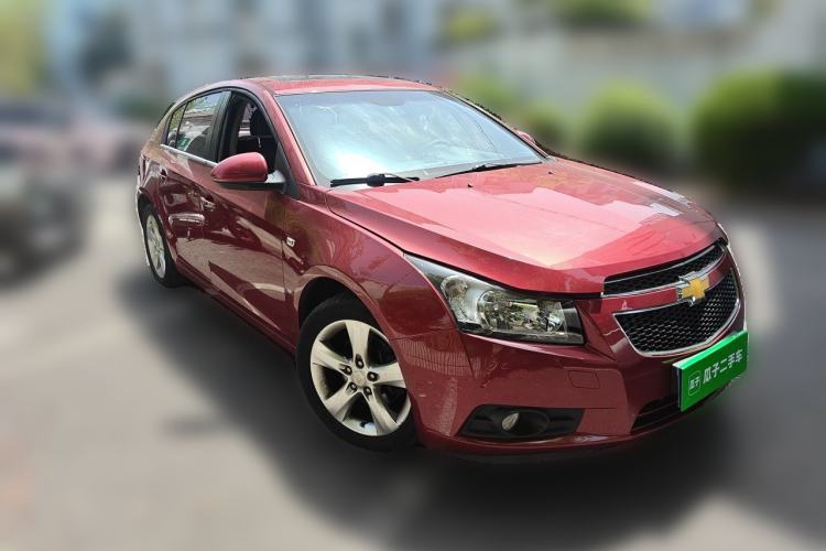 Used Chevrolet Cruze 2013 Hatchback 1.6T Automatic Flagship Model Front Right 45 Deg