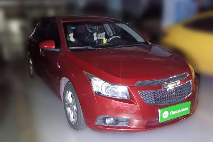 Used Chevrolet Cruze 2013 Hatchback 1.6L Automatic Luxury Model Front Right 45 Deg