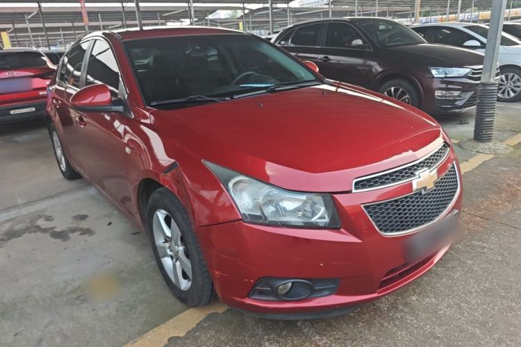 Used Chevrolet Cruze 2013 Hatchback 1.6L Automatic Luxury Model Front Right 45 Deg