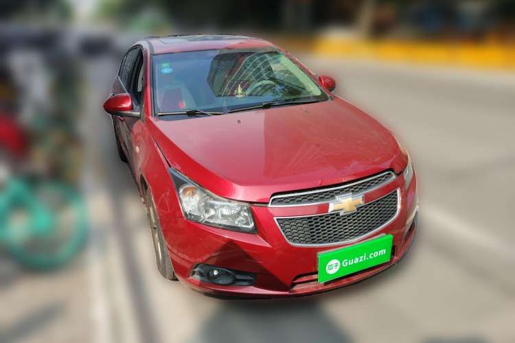 Used Chevrolet Cruze 2013 Hatchback 1.6L Automatic Luxury Model Front Right 45 Deg