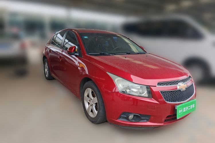 Used Chevrolet Cruze 2013 Hatchback 1.6L Manual Luxury Model Front Right 45 Deg