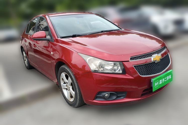Used Chevrolet Cruze 2013 Hatchback 1.6L Manual Luxury Model Front Right 45 Deg