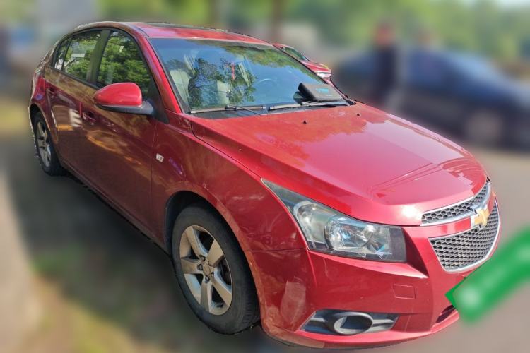 Used Chevrolet Cruze 2013 Hatchback 1.6L Automatic Luxury Model Front Right 45 Deg