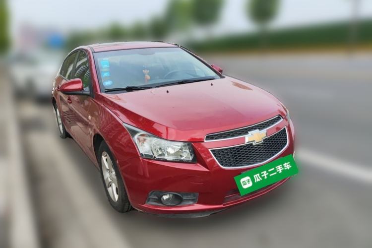 Used Chevrolet Cruze 2013 Hatchback 1.6L Manual Luxury Model Front Right 45 Deg