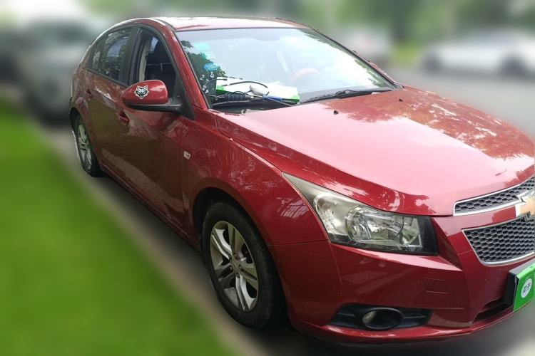 Used Chevrolet Cruze 2013 Hatchback 1.6L Manual Luxury Model Front Right 45 Deg