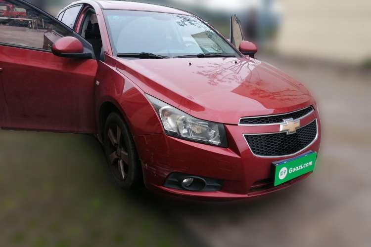 Used Chevrolet Cruze 2013 Hatchback 1.6L Automatic Luxury Model Front Right 45 Deg