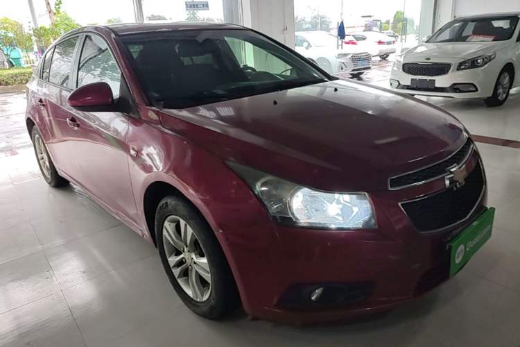 Used Chevrolet Cruze 2013 Hatchback 1.6L Automatic Luxury Model Front Right 45 Deg