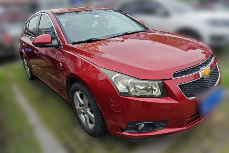Used Chevrolet Cruze 2013 Hatchback 1.6L Manual Luxury Model Front Right 45 Deg