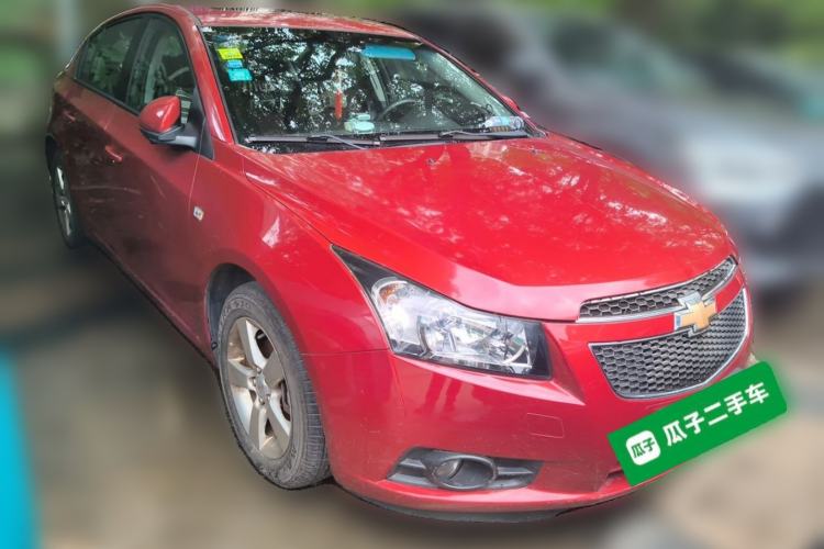 Used Chevrolet Cruze 2013 Hatchback 1.6L Manual Luxury Model Front Right 45 Deg