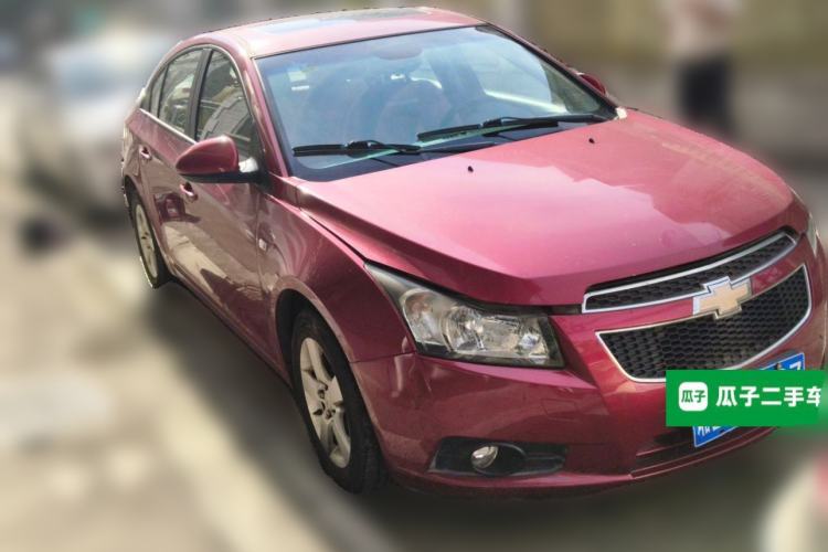 Used Chevrolet Cruze 2013 Hatchback 1.6L Automatic Luxury Model Front Right 45 Deg