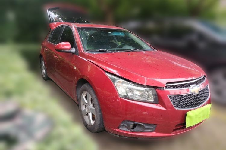 Used Chevrolet Cruze 2013 Hatchback 1.6L Manual Luxury Model Front Right 45 Deg