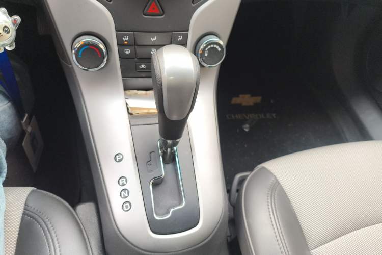 Used Chevrolet Cruze 2013 1.8L SE AT Gear Lever