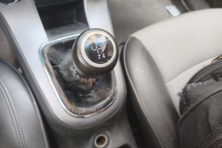 Used Chevrolet Cruze 2013 1.6L SE MT Gear Lever