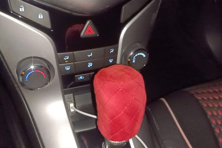 Used Chevrolet Cruze 2013 Hatchback 1.6L Automatic Luxury Model Gear Lever