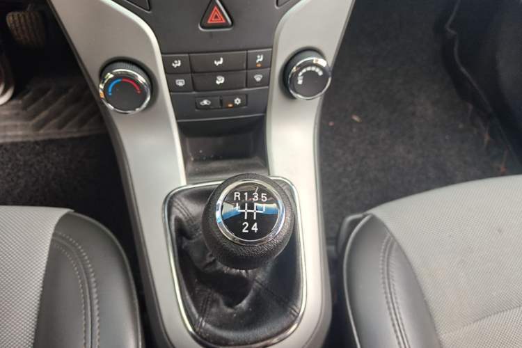 Used Chevrolet Cruze 2013 1.6L SE MT Gear Lever