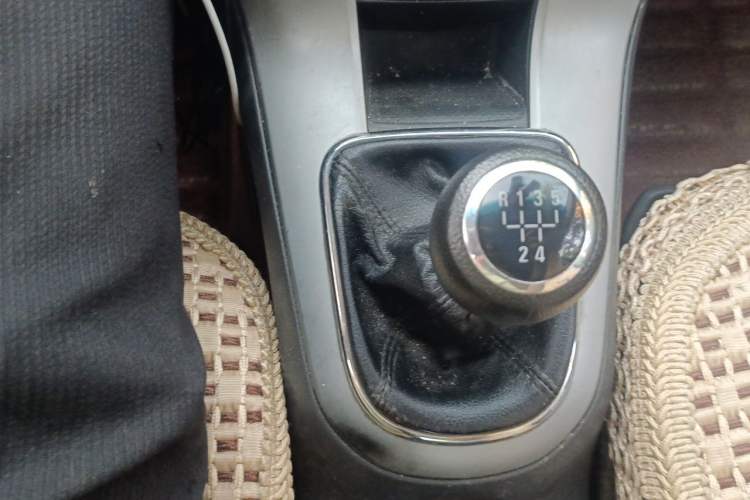 Used Chevrolet Cruze 2013 1.6L SE MT Gear Lever