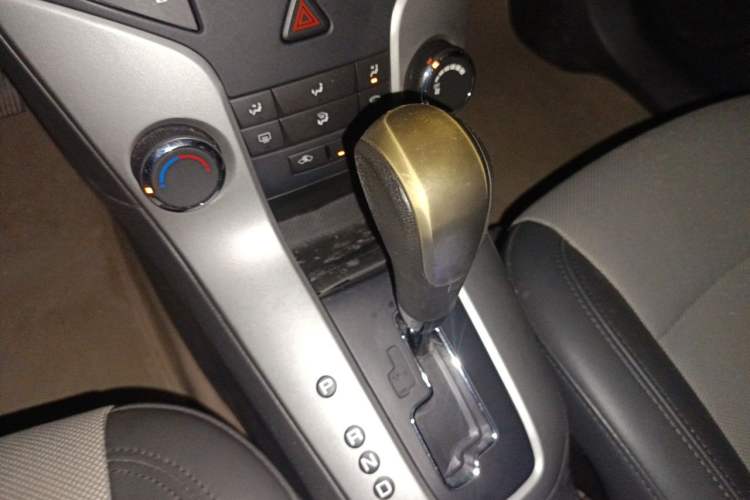 Used Chevrolet Cruze 2013 1.6L SL Grand Edition Automatic Gear Lever