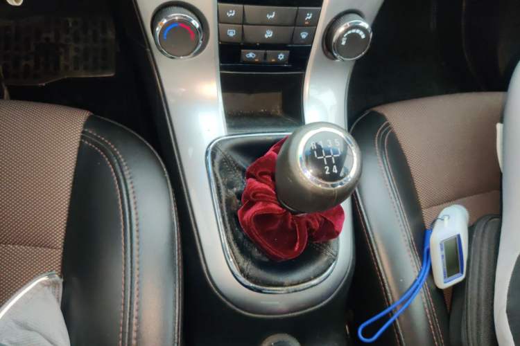 Used Chevrolet Cruze 2013 Hatchback 1.6L Manual Luxury Model Gear Lever