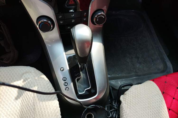 Used Chevrolet Cruze 2013 Hatchback 1.6L Automatic Luxury Model Gear Lever