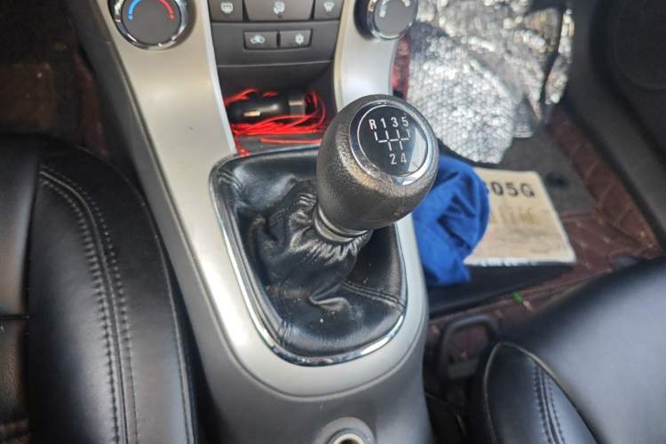 Used Chevrolet Cruze 2013 1.6L SE MT Gear Lever