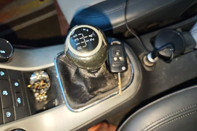 Used Chevrolet Cruze 2013 1.6L SE MT Gear Lever