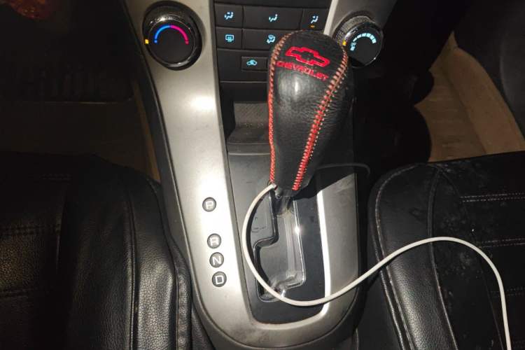Used Chevrolet Cruze 2013 1.8L SE AT Gear Lever