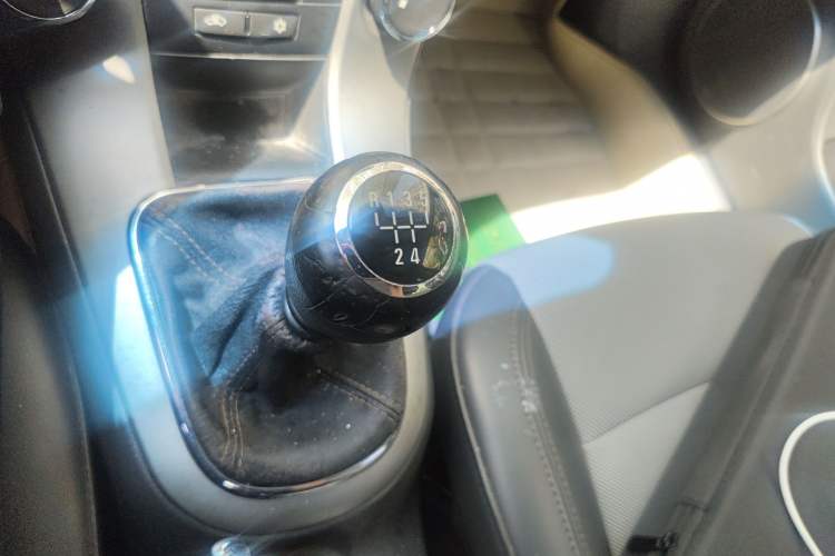 Used Chevrolet Cruze 2013 1.6L SL Grand Edition Manual Transmission Gear Lever