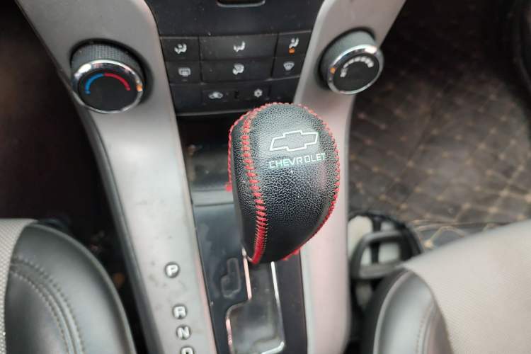 Used Chevrolet Cruze 2013 1.6L SE AT Gear Lever