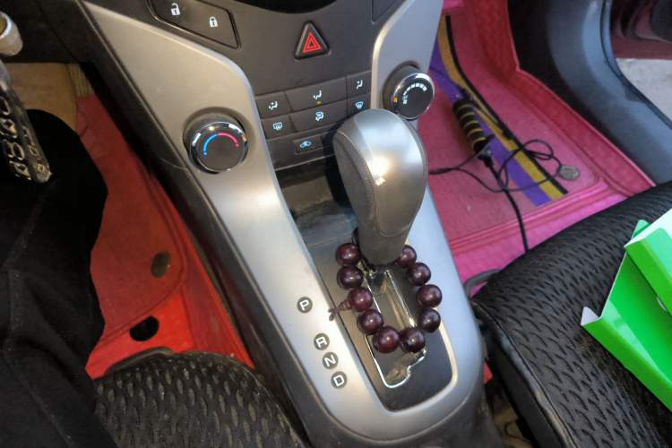 Used Chevrolet Cruze 2013 1.8L SE AT Gear Lever