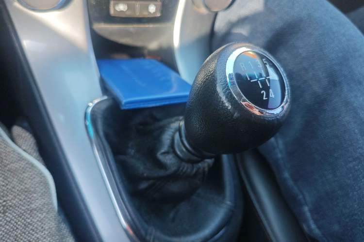Used Chevrolet Cruze 2013 Hatchback 1.6L Manual Luxury Model Gear Lever